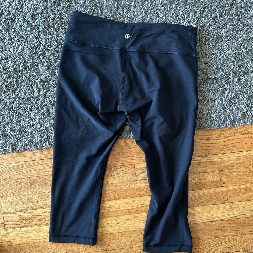 Lululemon Black Reversible Capri Leggings Teal Size 10 - Picture 4 of 10